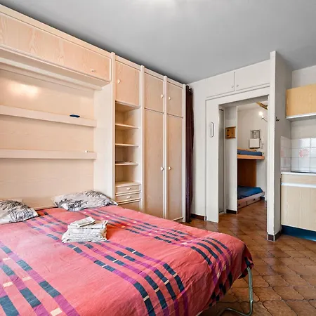 A 200m De La דירה *